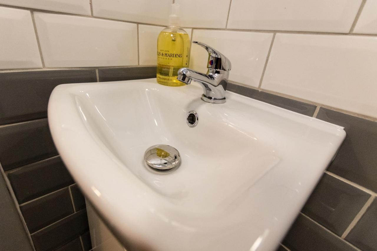 1 Bedroom Newton Apartment L Free Parking L Wigan Royal Infirmary L Haigh Hall L Central Location Exterior foto